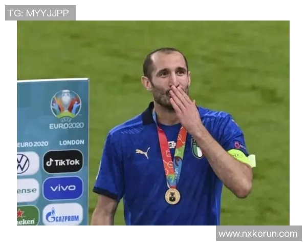 苏亚雷斯咬人事件回顾与影响分析足球界的争议与反思