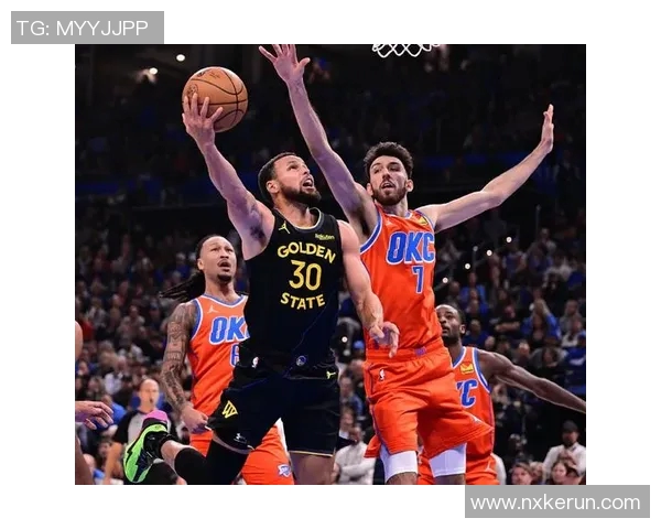 勇士与雷霆激战正酣新浪直播带你全程感受比赛精彩瞬间